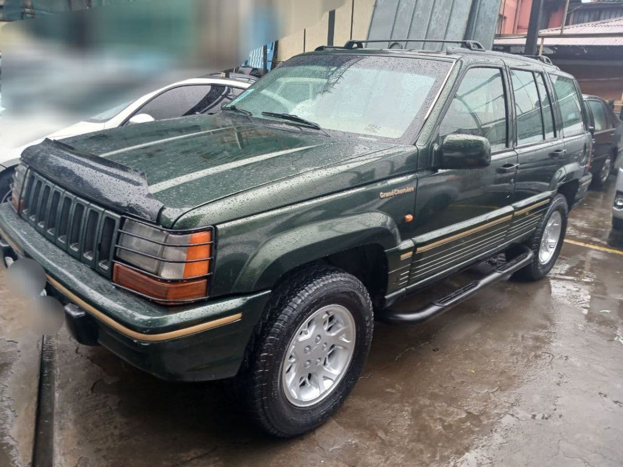 Automatic Jeep Cherokee,excellent condition!!