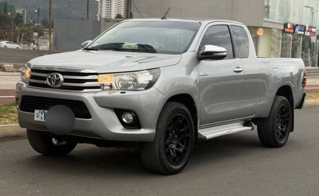 Toyota hilux king cap 2017