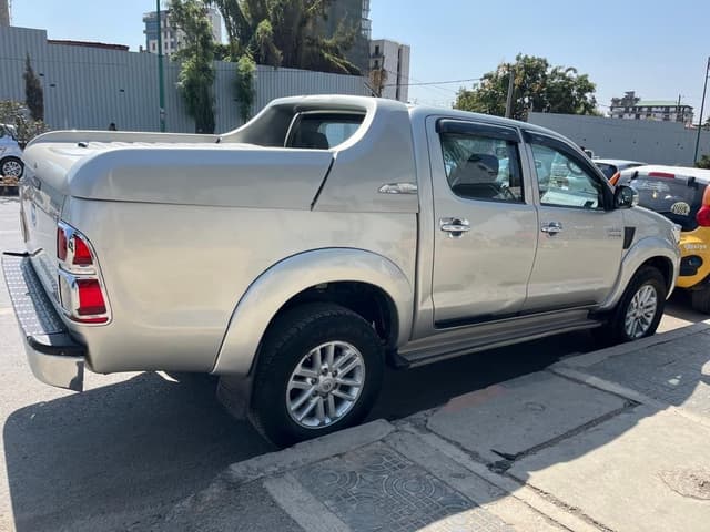 TOYOTA HILUX DOUBLE CAP 2014