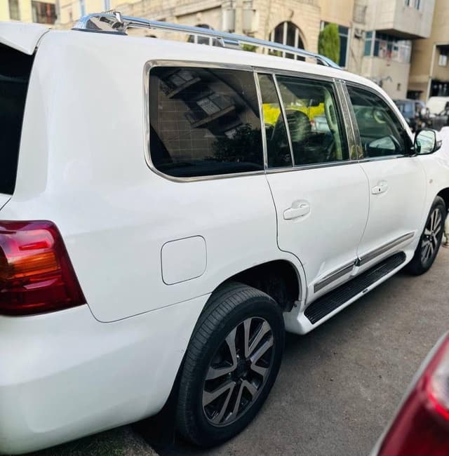 Toyota V8,2013,Diesel,7 seater,excellent condition!!