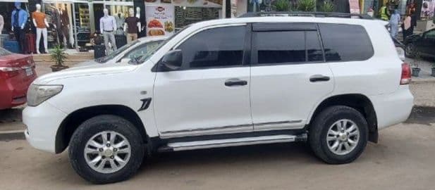 Toyota V8,2012,excellent condition,7 Seater.