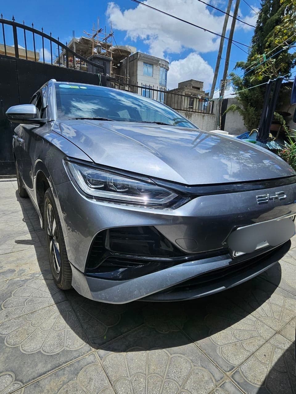 BYD E2