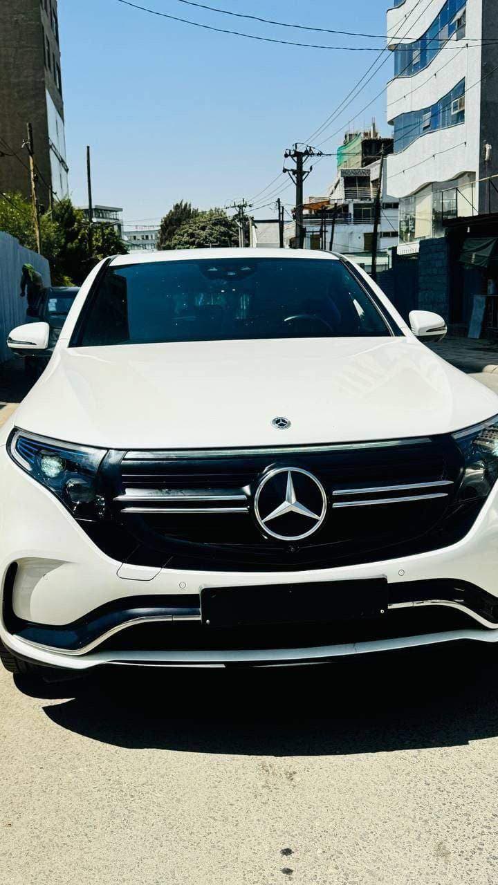 MERCEDES BENZ EQC400