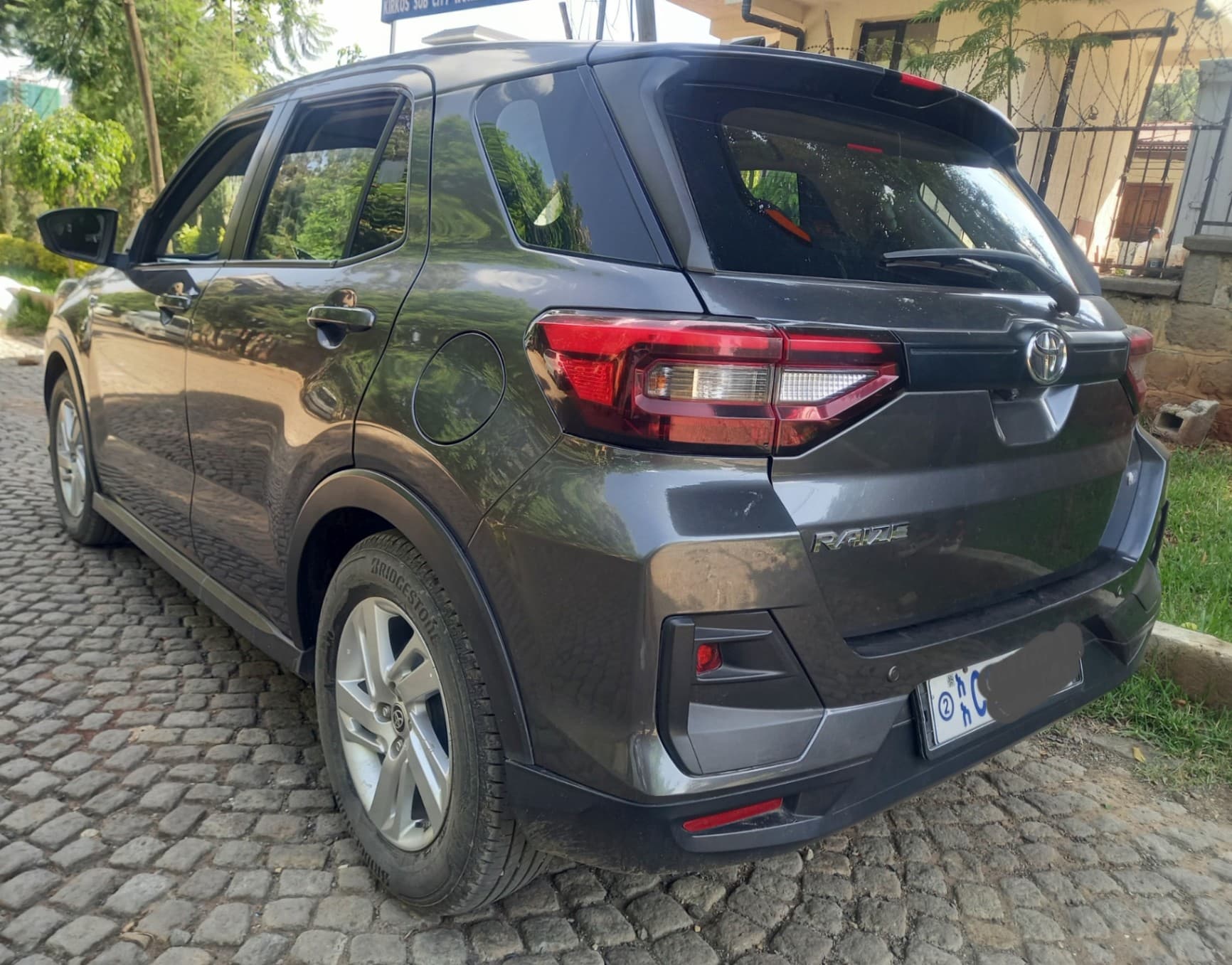 Toyota Raize ( 1.2CC )