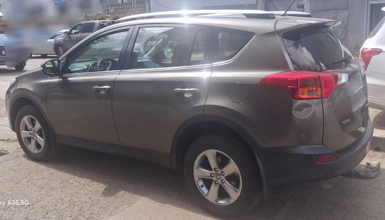 2014 Rav4,Automatic,2.0cc,Moenco,excellent condition,