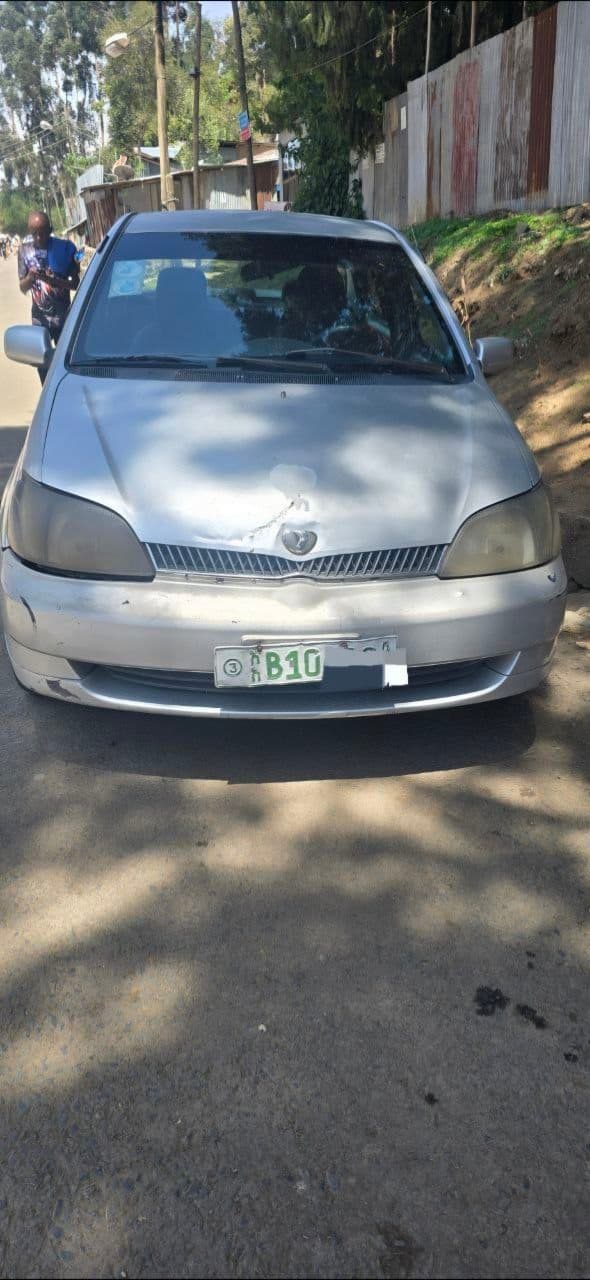 Toyota platz 2001