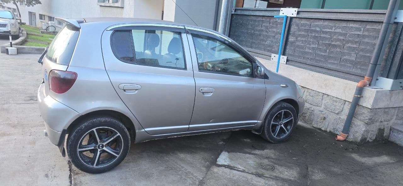 Toyota vitz 2001